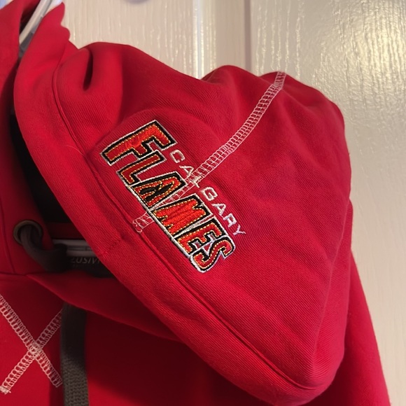 Men’s Calgary Flames Pullover Sweater - Picture 3 of 5